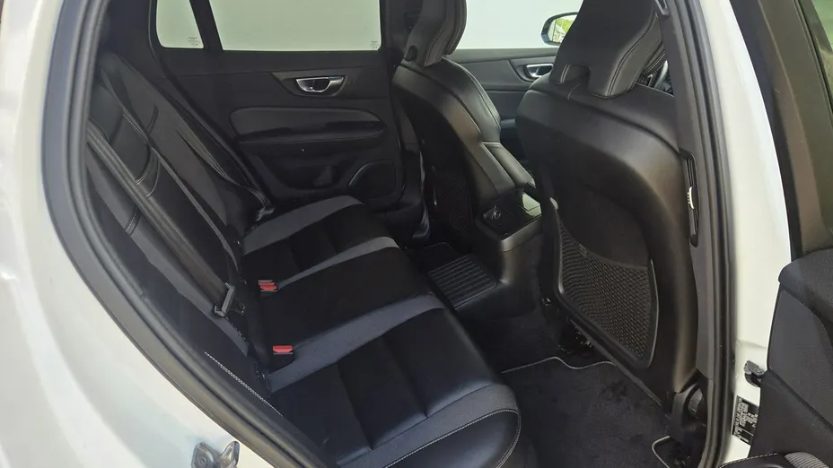 VOLVO V60 -
