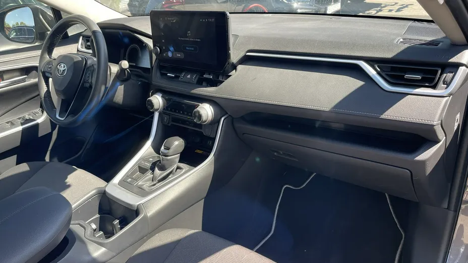 TOYOTA RAV4 -