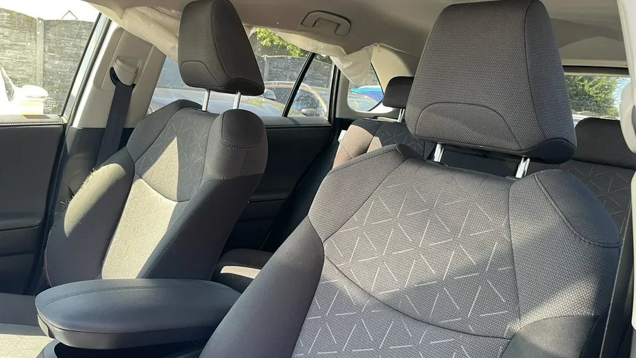 TOYOTA RAV4 -