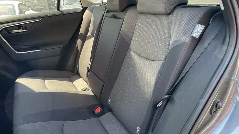 TOYOTA RAV4 -