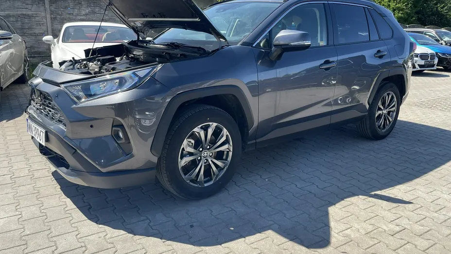 TOYOTA RAV4 -