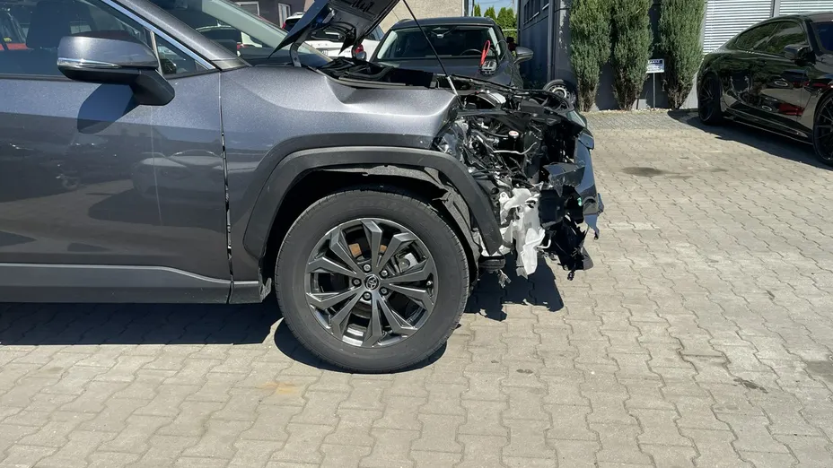 TOYOTA RAV4 -