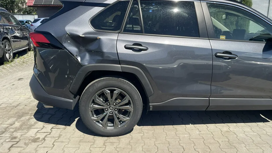 TOYOTA RAV4 -