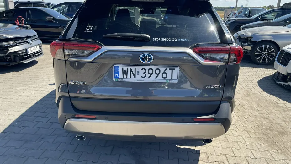 TOYOTA RAV4 -