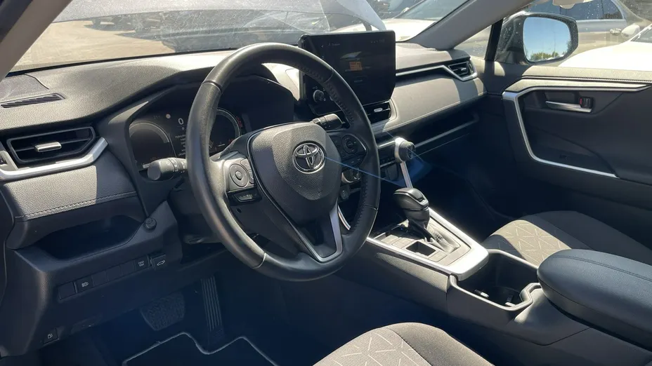 TOYOTA RAV4 -