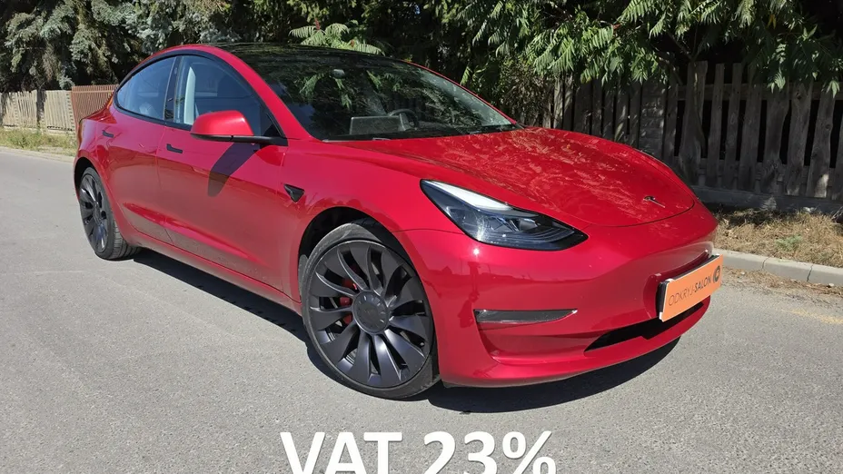 TESLA Model 3 -