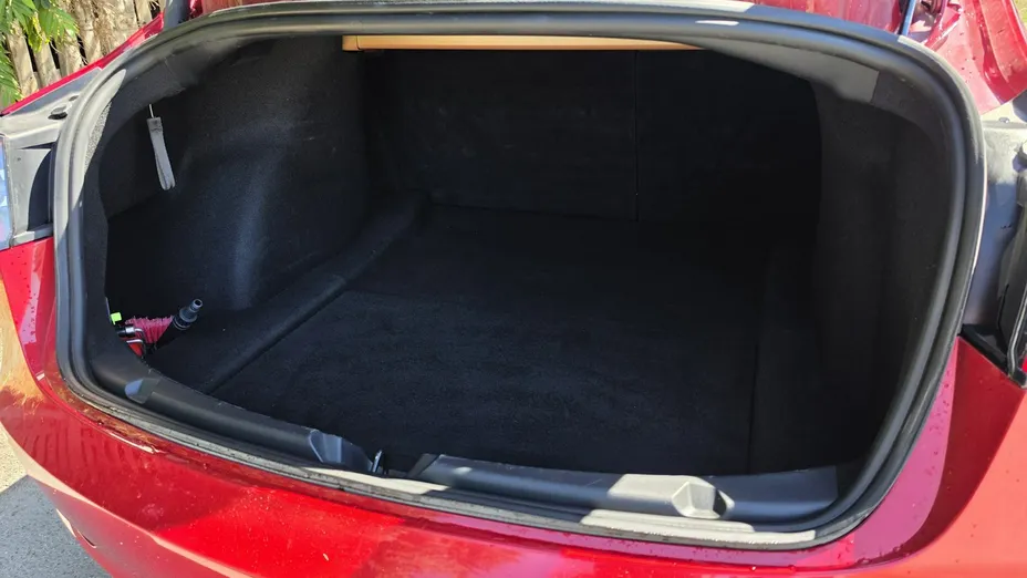 TESLA Model 3 -