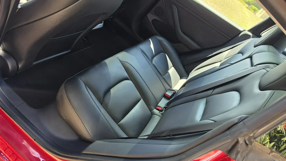 TESLA Model 3 -