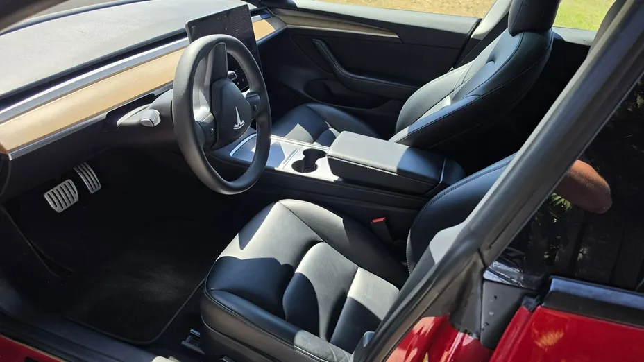 TESLA Model 3 -