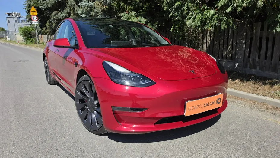TESLA Model 3 -