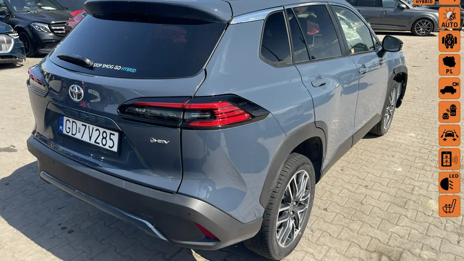 TOYOTA Corolla Cross -