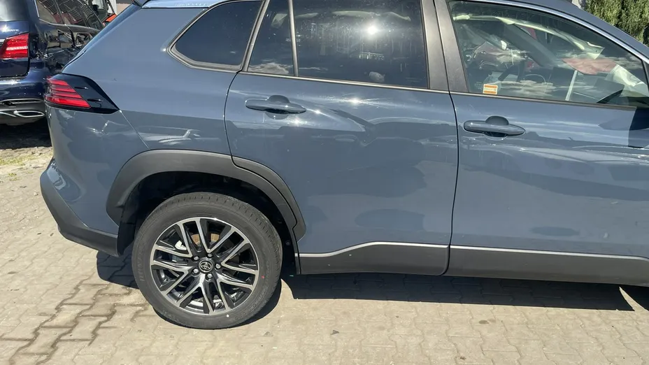 TOYOTA Corolla Cross -