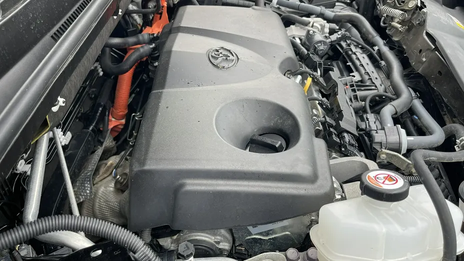 TOYOTA RAV4 -