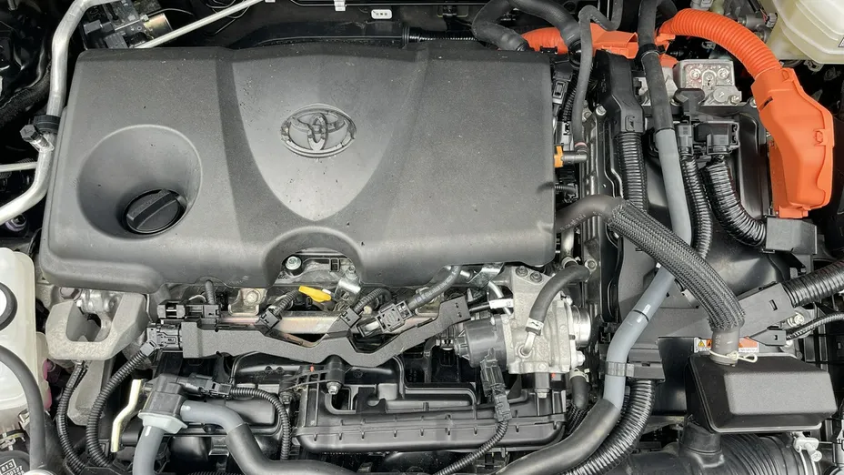 TOYOTA RAV4 -