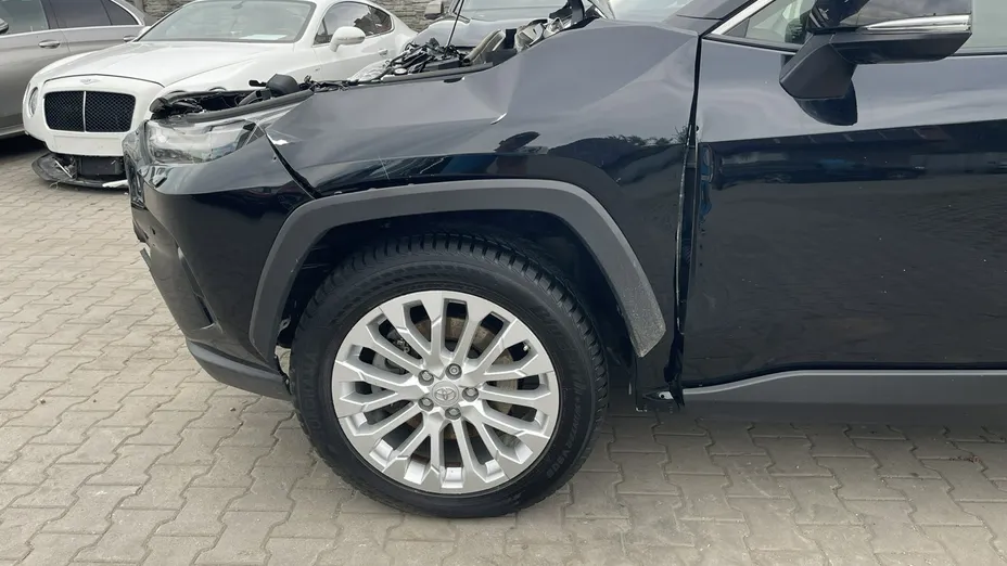 TOYOTA RAV4 -
