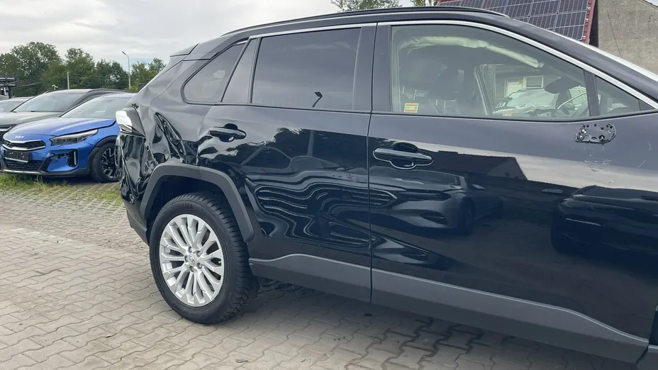 TOYOTA RAV4 -
