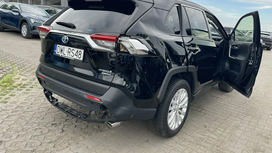 TOYOTA RAV4 -