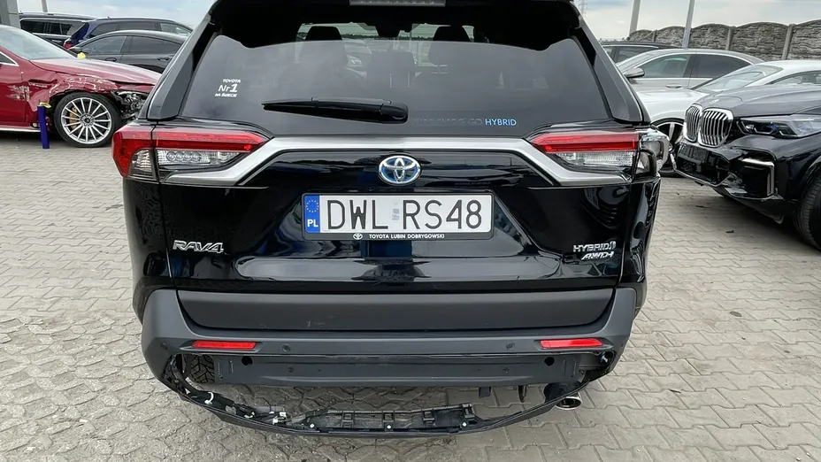 TOYOTA RAV4 -