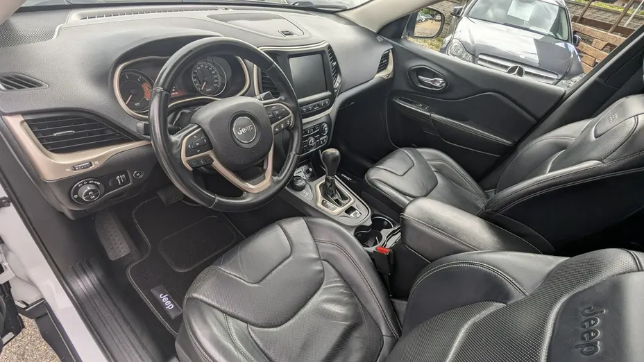 JEEP Cherokee -