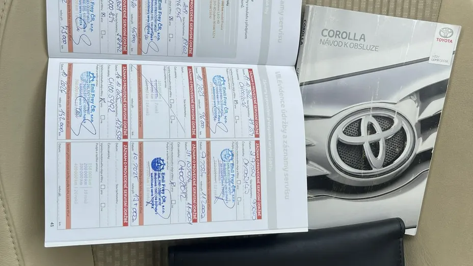 TOYOTA Corolla -