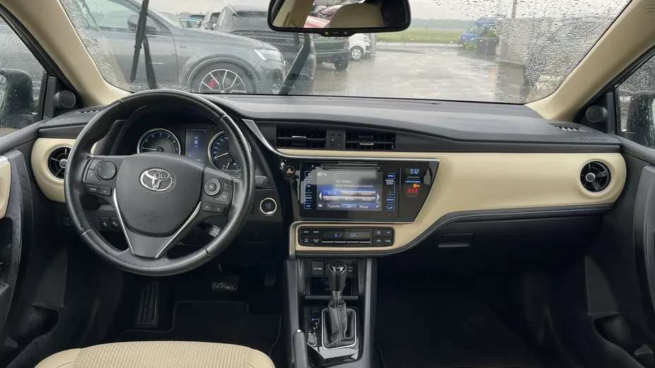TOYOTA Corolla -