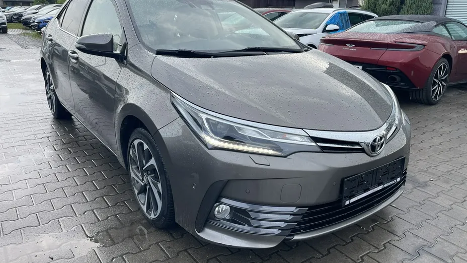 TOYOTA Corolla -