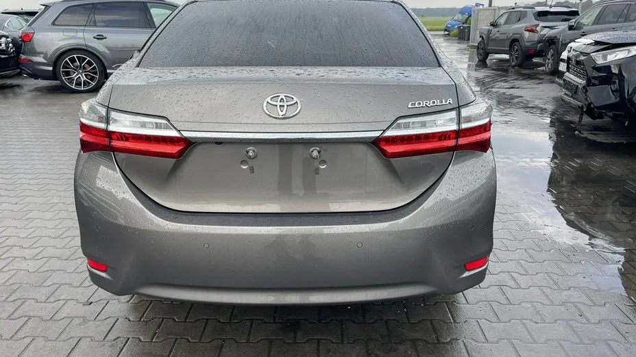 TOYOTA Corolla -