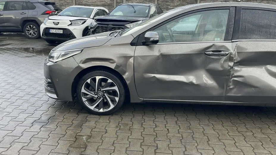 TOYOTA Corolla -