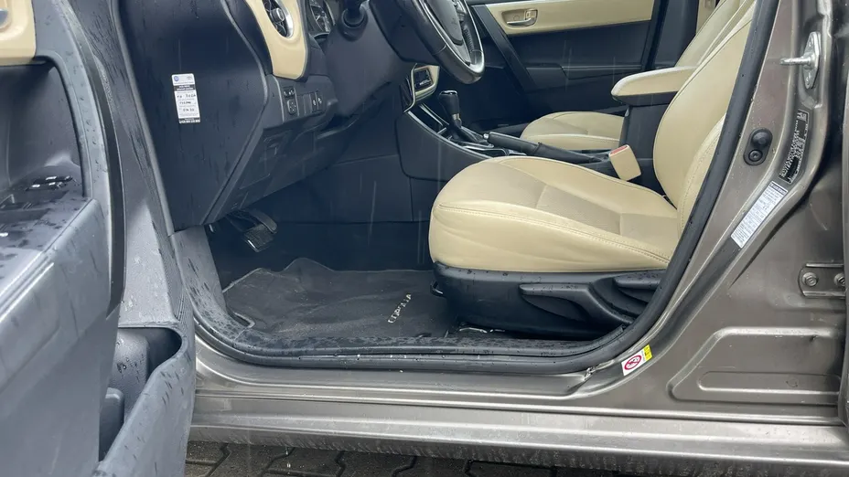 TOYOTA Corolla -