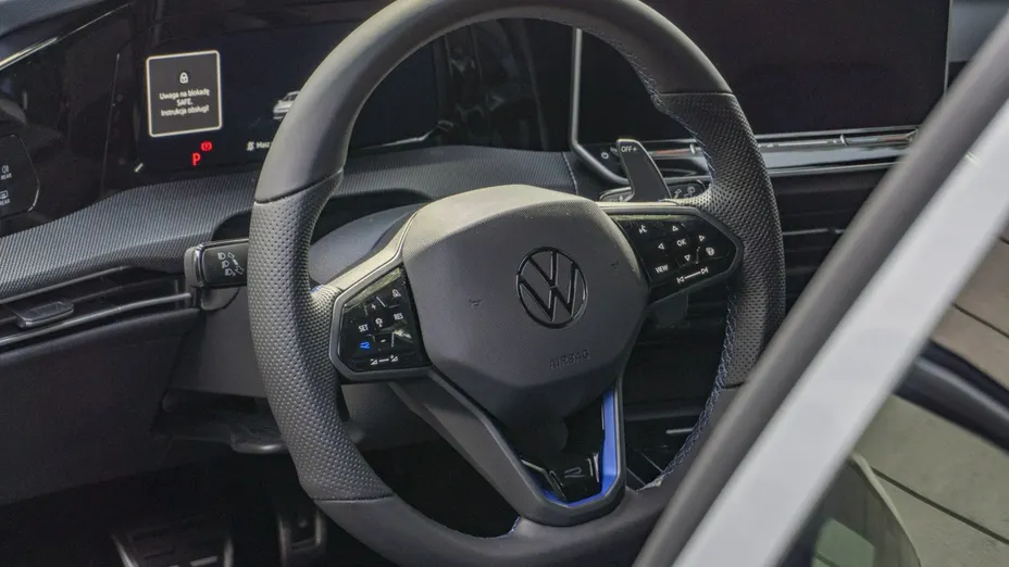 VOLKSWAGEN Golf -