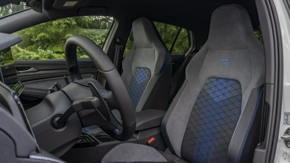 VOLKSWAGEN Golf -