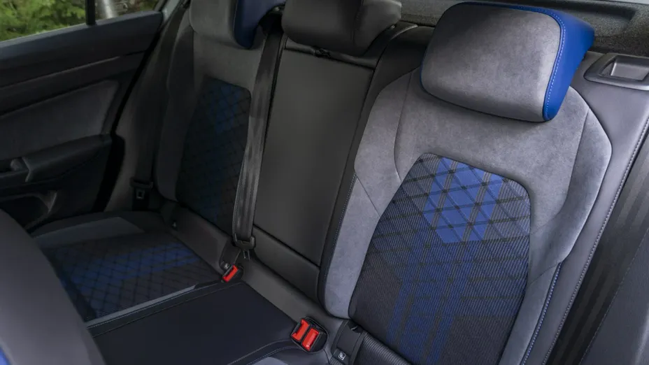 VOLKSWAGEN Golf -