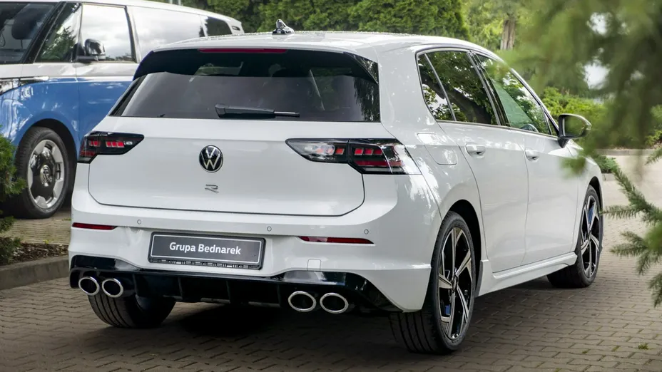 VOLKSWAGEN Golf -