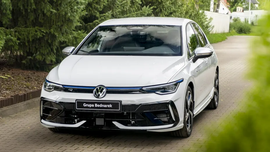 VOLKSWAGEN Golf -
