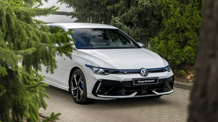 VOLKSWAGEN Golf -