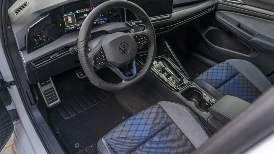 VOLKSWAGEN Golf -
