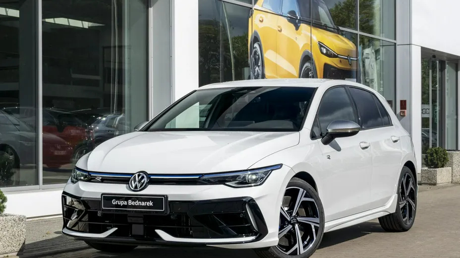 VOLKSWAGEN Golf -