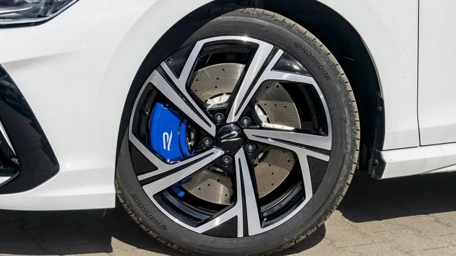 VOLKSWAGEN Golf -
