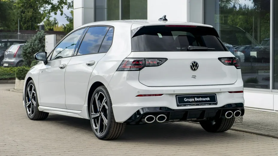 VOLKSWAGEN Golf -