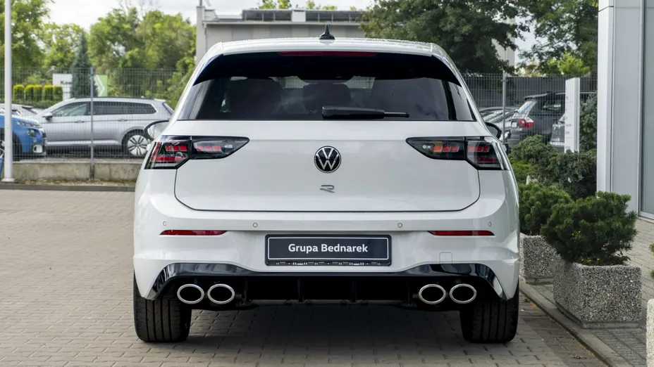 VOLKSWAGEN Golf -