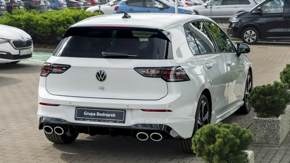 VOLKSWAGEN Golf -