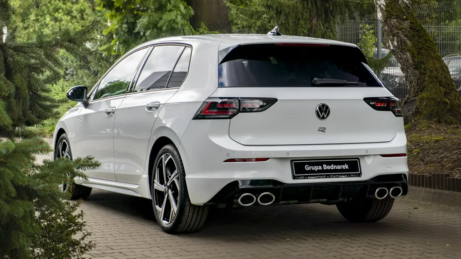 VOLKSWAGEN Golf -