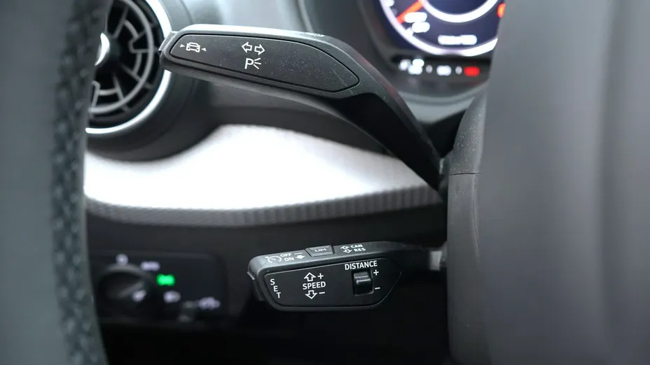 AUDI Q2 -