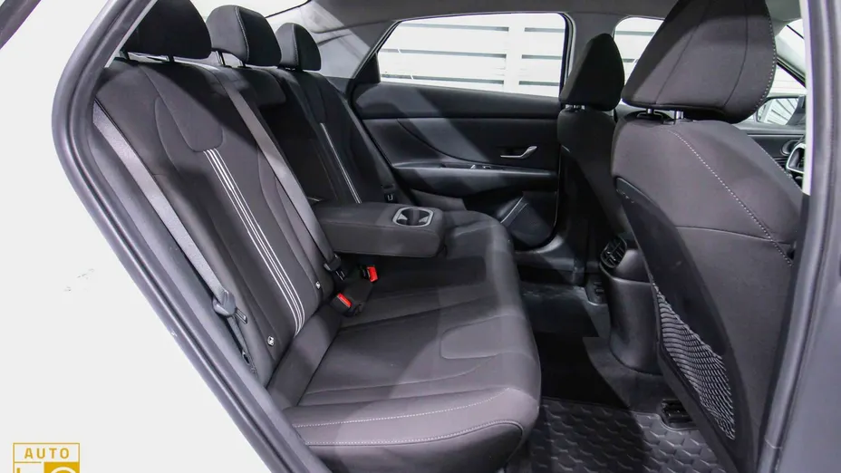 HYUNDAI Elantra -