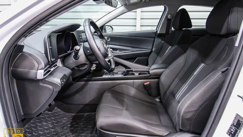 HYUNDAI Elantra -
