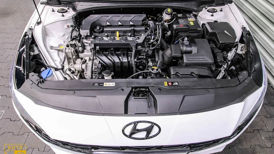 HYUNDAI Elantra -