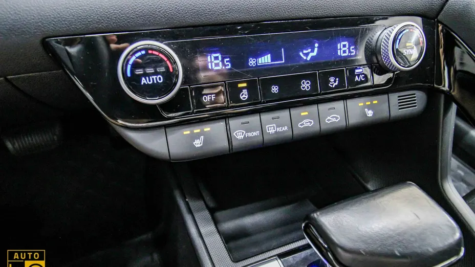 HYUNDAI Elantra -