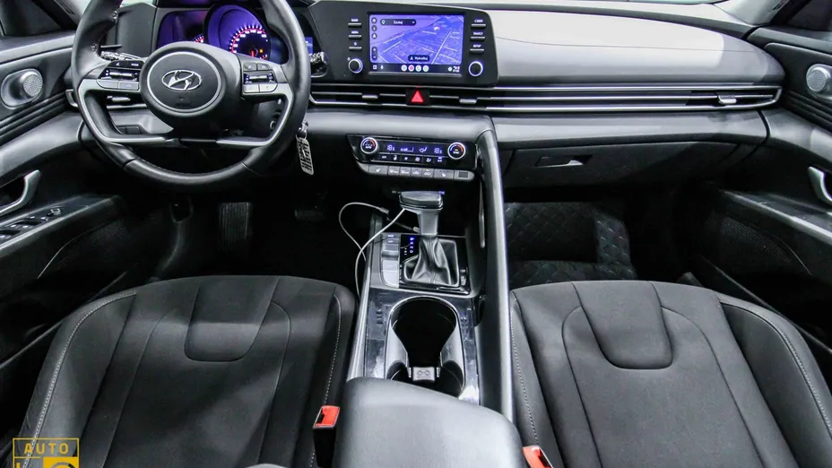 HYUNDAI Elantra -