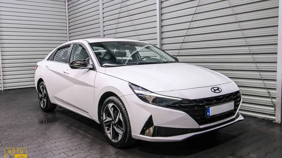 HYUNDAI Elantra -