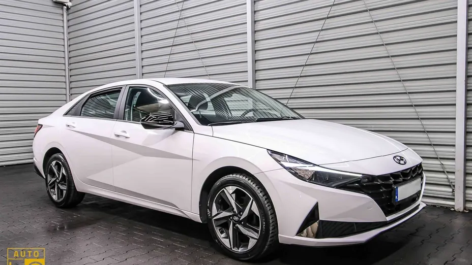 HYUNDAI Elantra -